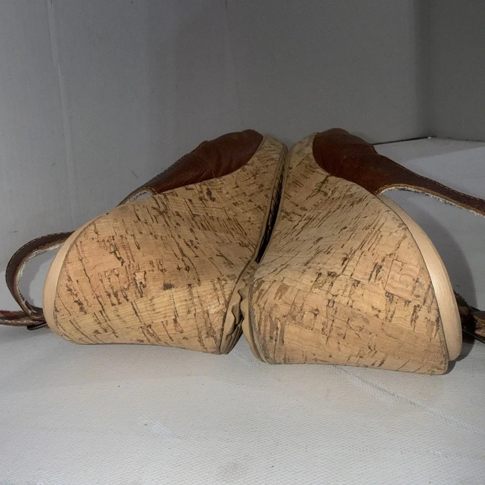 Crocs A Leigh Sandals Tan Brown Leather Cork Platform Wedge Shoes Women's Size 6